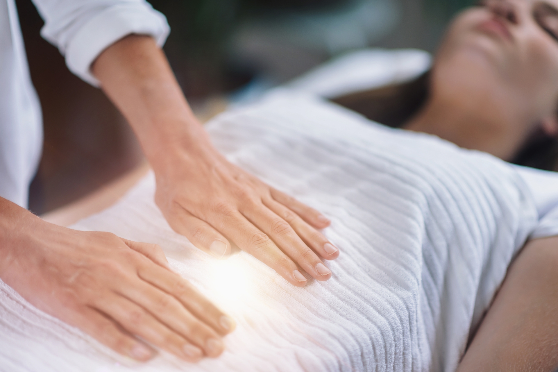 rekikimassage2 reikimassage i Vadstena med mjuk beröring